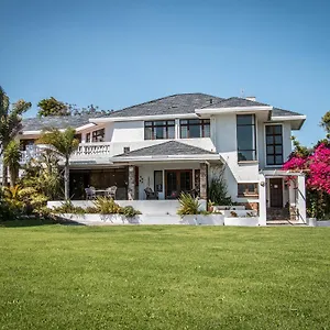 Hallack Manor Puerto Elizabeth